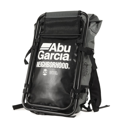 21SS ×AbuGarcia 折りたたみチェア付き ダッフル型 バックパック(NHAB . BASE DUFFLE / P-LUGGAGE)