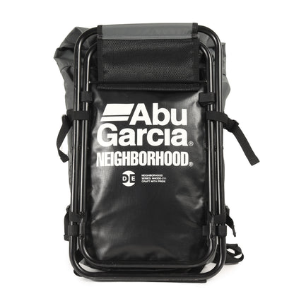 21SS ×AbuGarcia 折りたたみチェア付き ダッフル型 バックパック(NHAB . BASE DUFFLE / P-LUGGAGE)