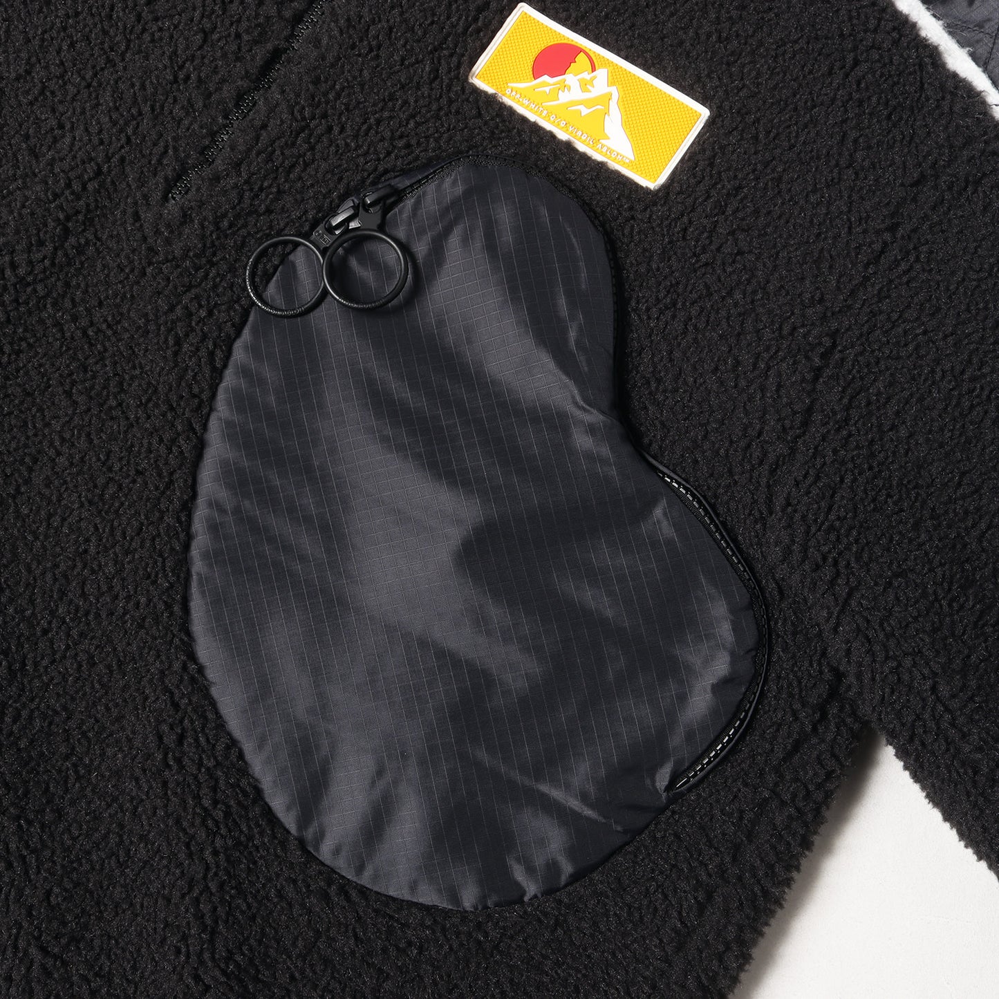 ハーフジップ プルオーバー フリース ジャケット(Logo Plaque Pullover)