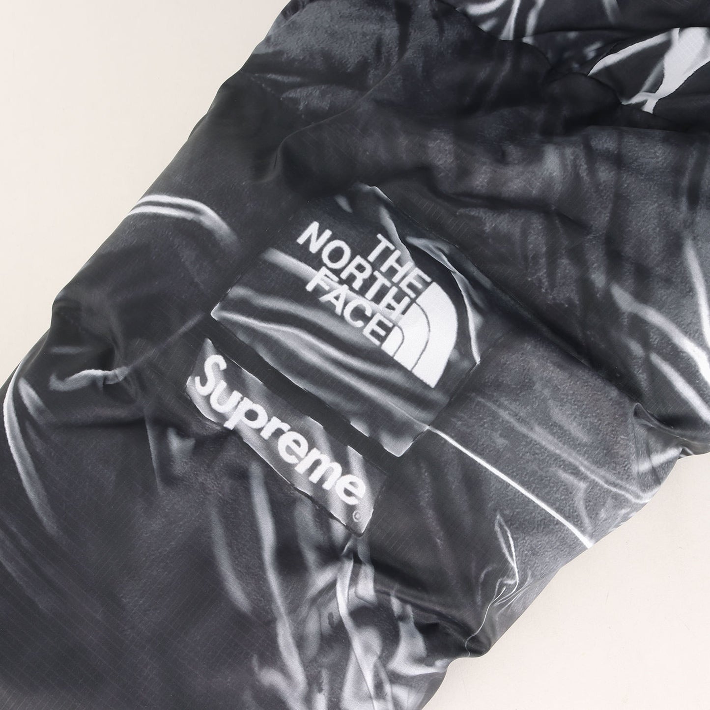23SS ×THE NORTH FACE 騙し絵プリント ヌプシ ダウンジャケット(Trompe Loeil Printed Nuptse Jacket)