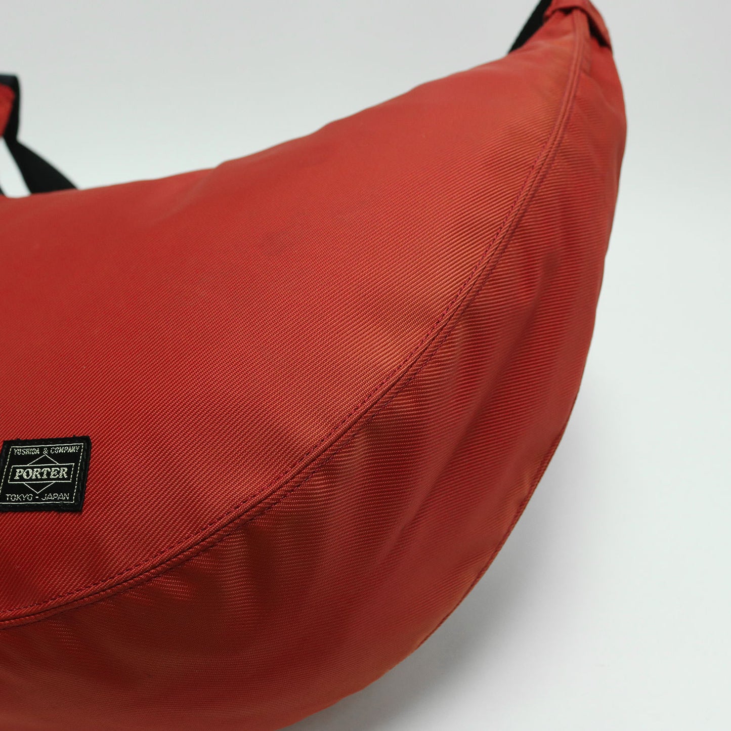ラウンド ショルダーバッグ(ROUND SHOULDER BAG L)