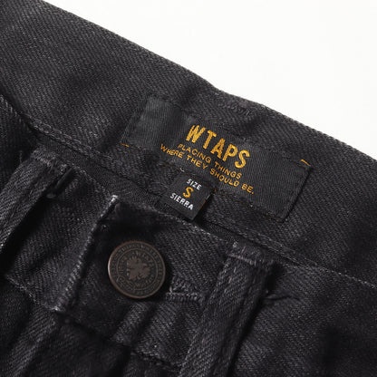 ベリースキニー ブラック デニムパンツ(BLUES. VERY SKINNY. RAW)