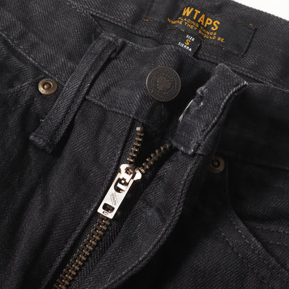 ベリースキニー ブラック デニムパンツ(BLUES. VERY SKINNY. RAW)