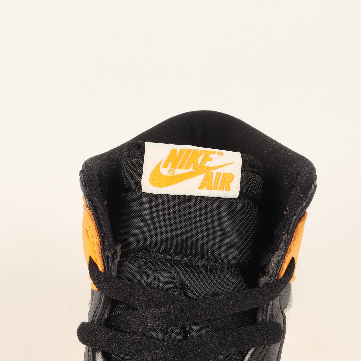 AIR JORDAN 1 RETRO HIGH OG TAXI (555088-711)