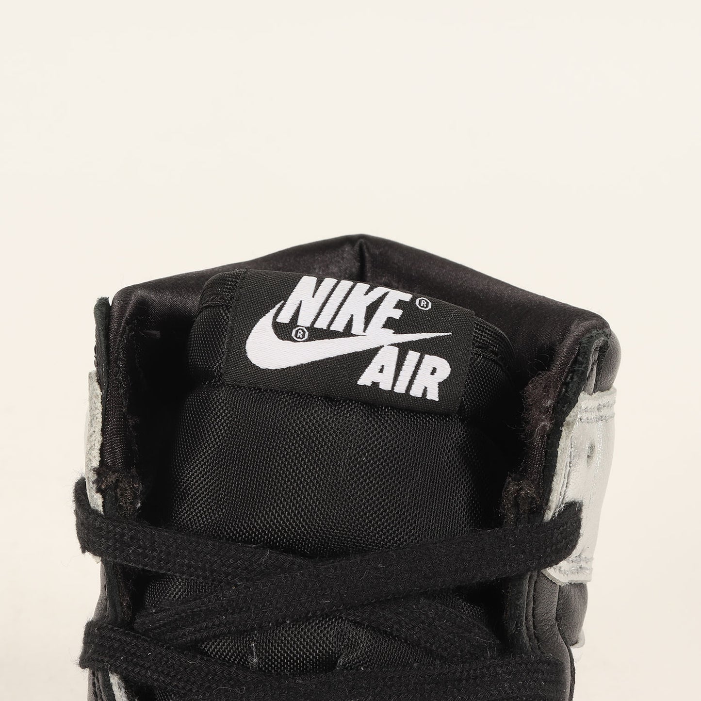 WMNS AIR JORDAN 1 HIGH OG SILVER TOE (CD0461-001)