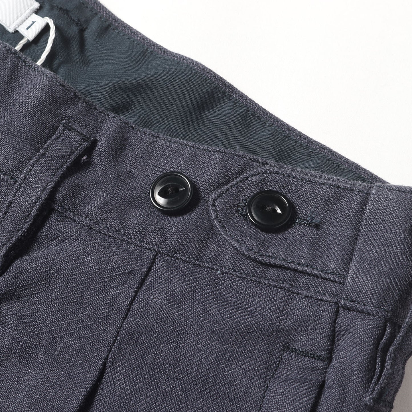 25SS 2タック ワイドテーパード パンツ(OFFICER CHINO TROUSERS Li/Ac TWILL)