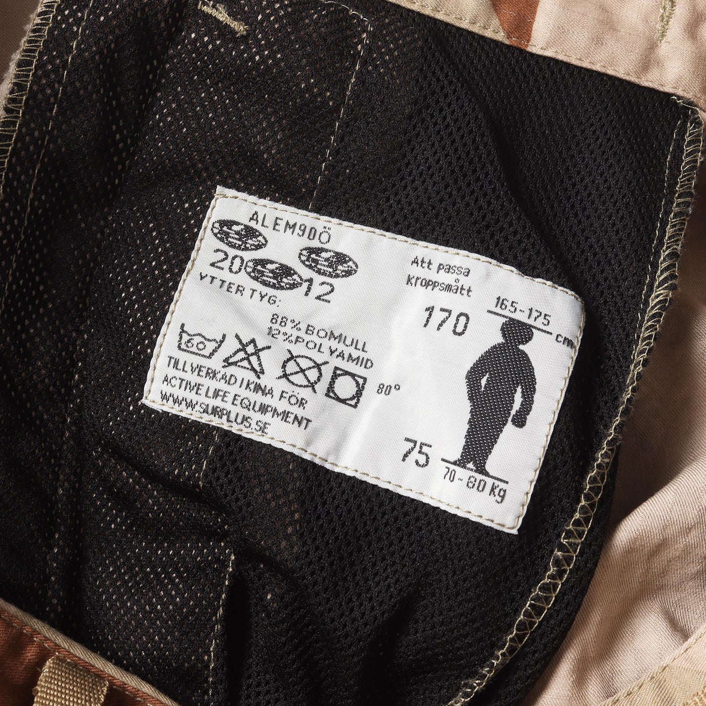 スウェーデン軍 民間モデル M-90 デザートスカンジナビアカモ カーゴ ショーツ