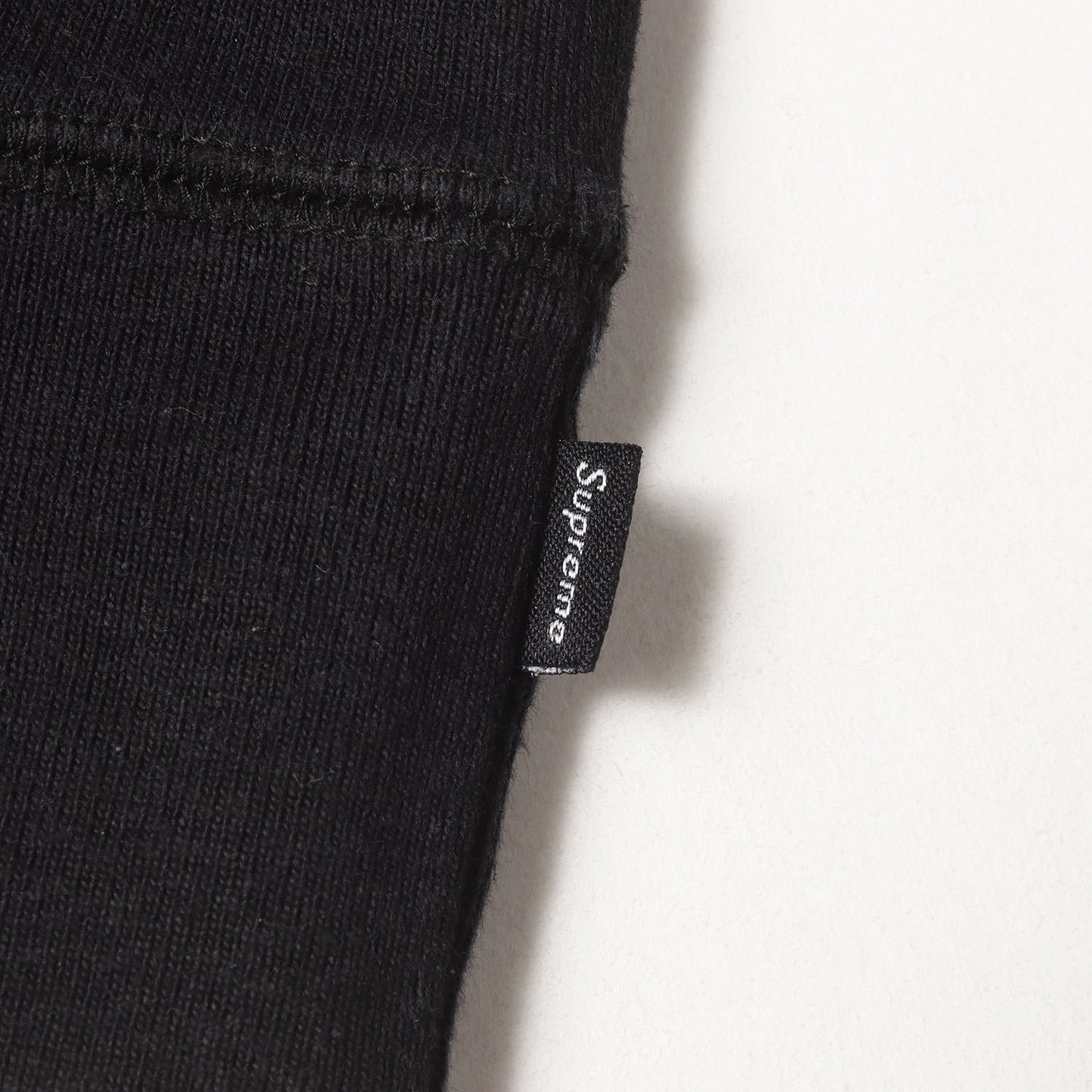 ×Delta グラフィックロゴ スウェットパーカー(Logo Hooded Sweatshirt)