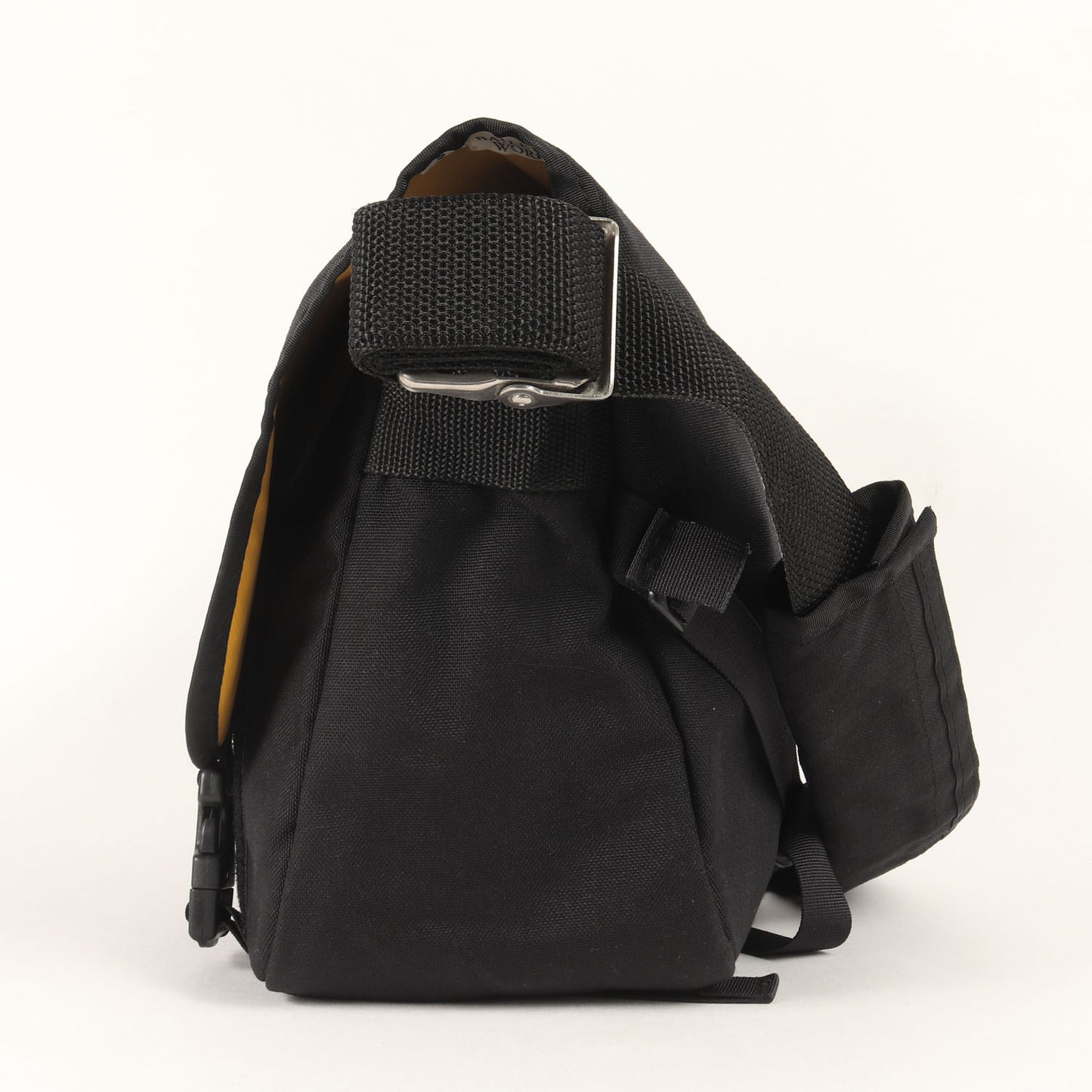 コーデュラナイロン メッセンジャーバッグ(super pro messenger bag)