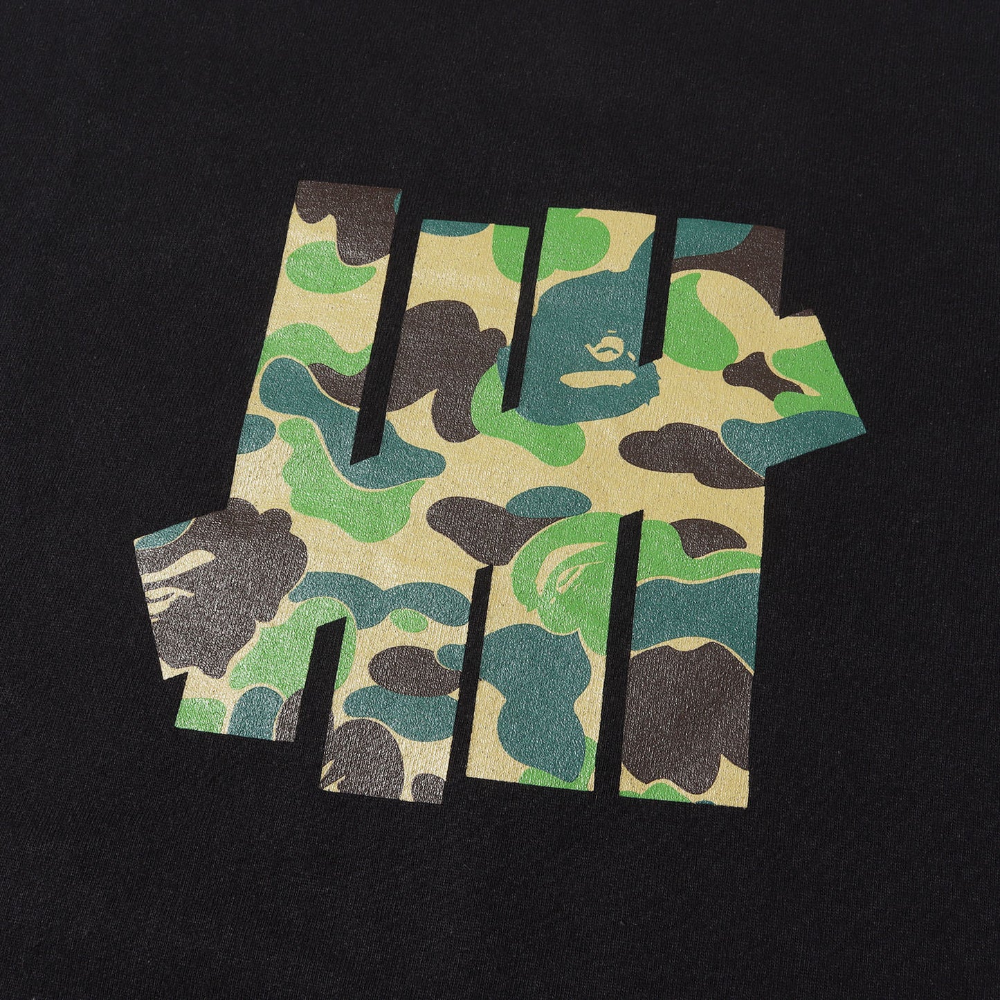 ×UNDEFEATED 1stカモ 猿迷彩ロゴ Tシャツ