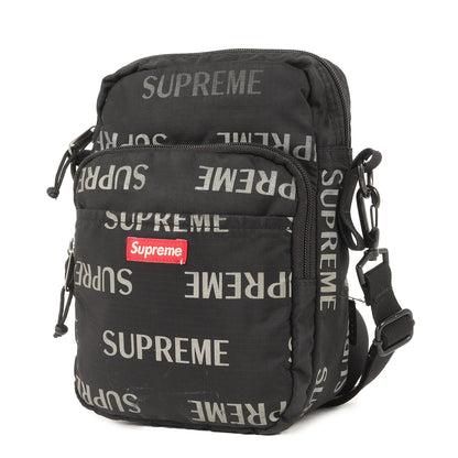 リフレクターロゴ柄 ショルダーバッグ(3M Reflective Repeat Shoulder Bag)