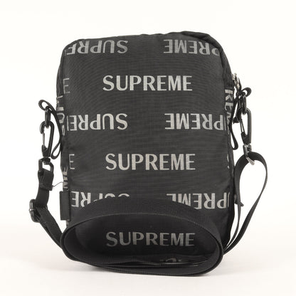 リフレクターロゴ柄 ショルダーバッグ(3M Reflective Repeat Shoulder Bag)