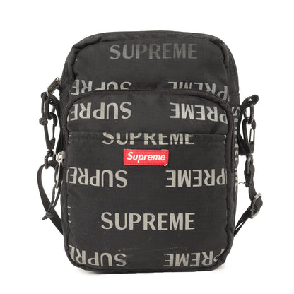 リフレクターロゴ柄 ショルダーバッグ(3M Reflective Repeat Shoulder Bag)