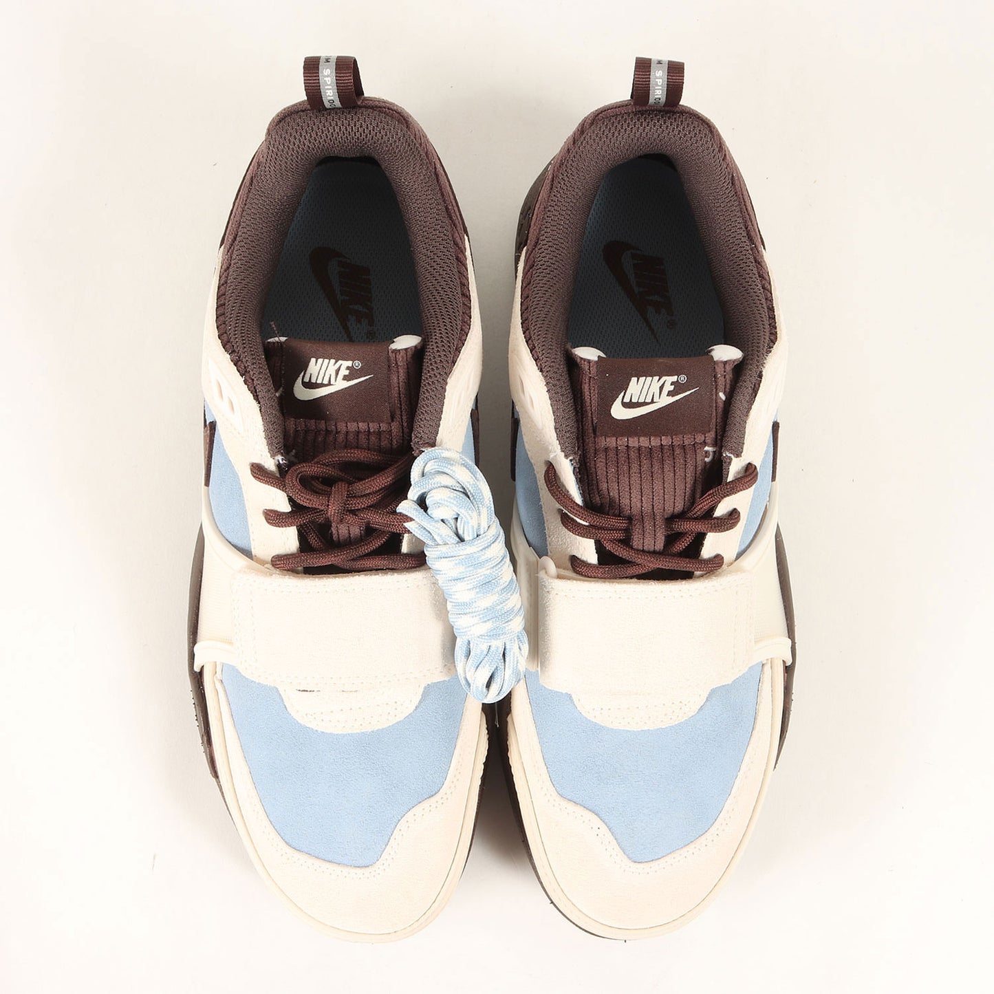 ×Travis Scott ZOOM FIELD JAXX LECHE BLUE (HQ3072-400)