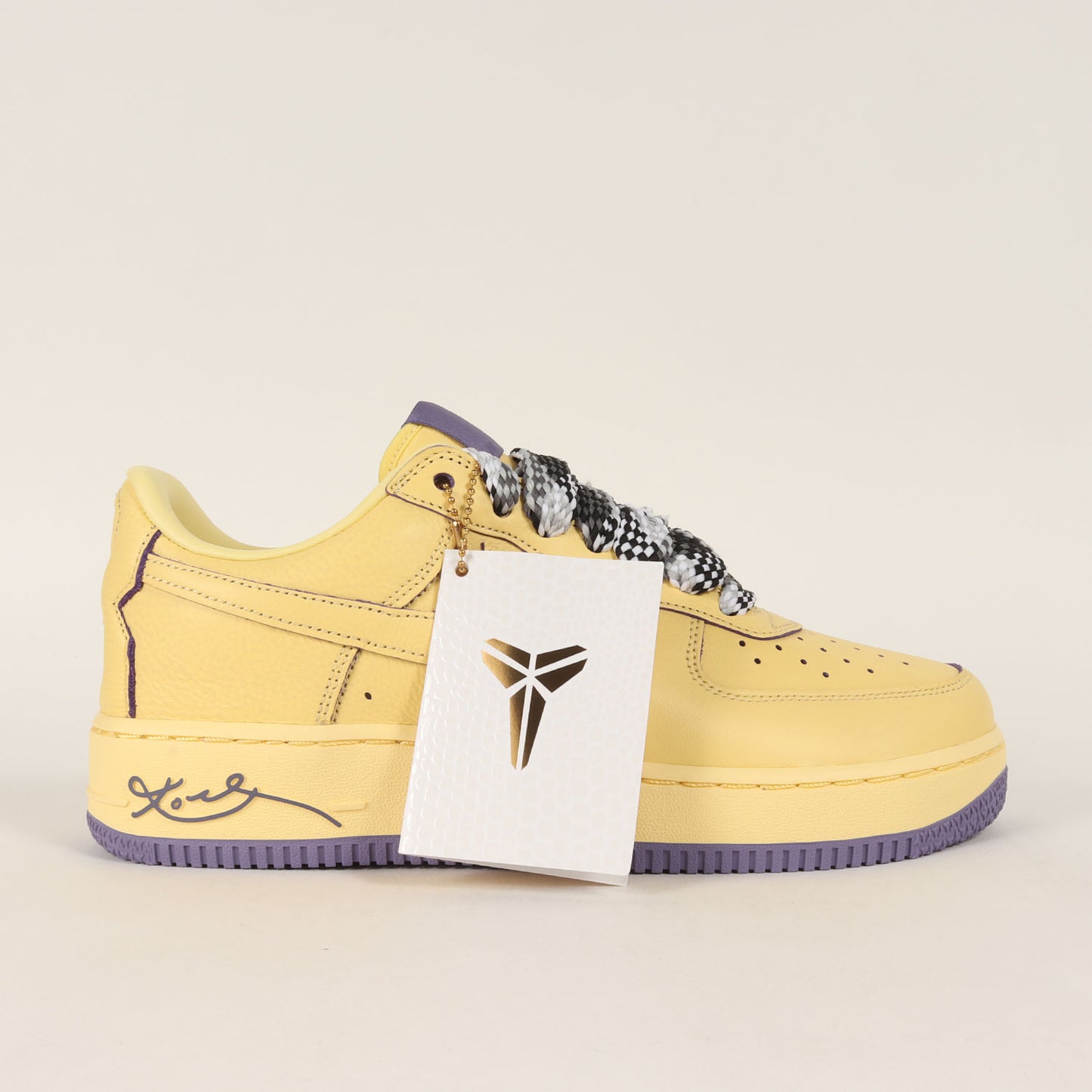 ×Kobe Bryant AIR FORCE 1 LOW PROTRO QS Soft Yellow (HV9408-700)