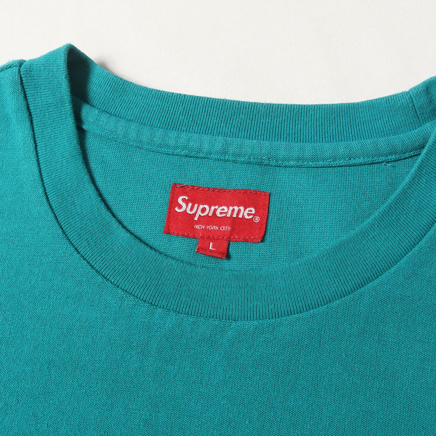 シェニール アーチロゴ Tシャツ(Chenille Arc Logo S/S Top)