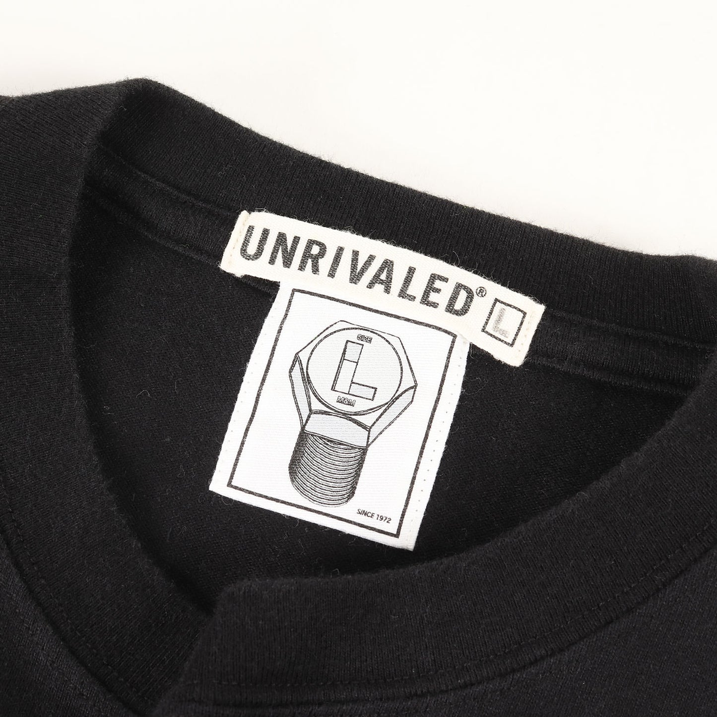 ×UNRIVALED スターパッチ バンダナプリント Tシャツ