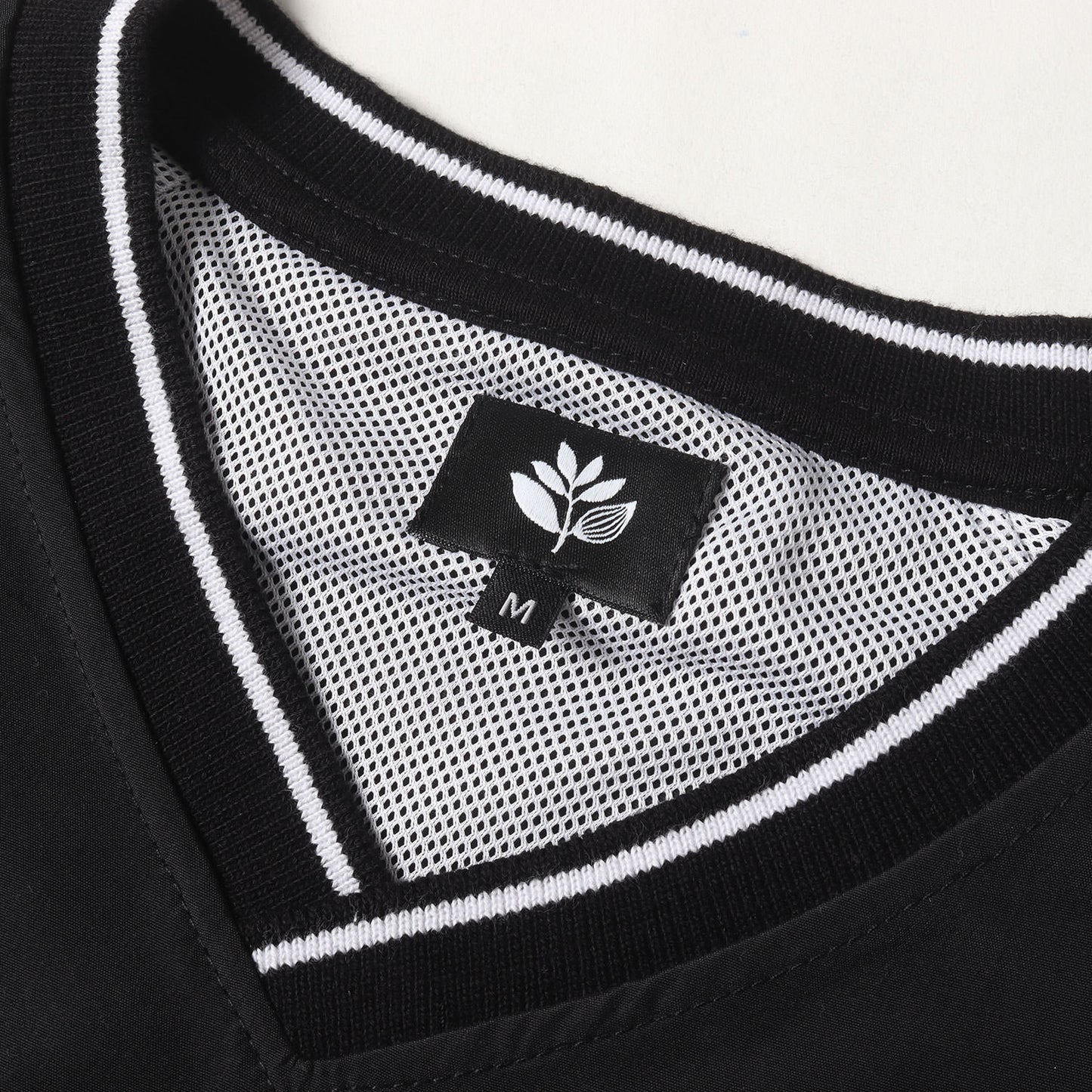 Vネック プルオーバー トップ(TRES TECH V NECK)