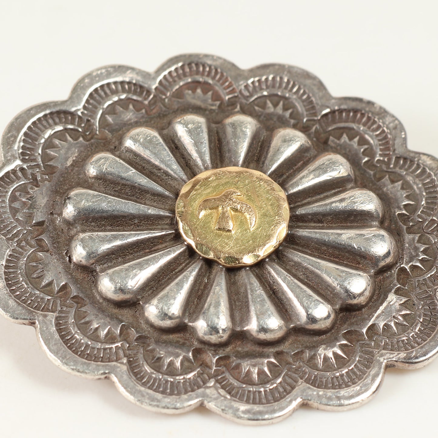 金メタル付き オーバル型 フラワーコンチョ