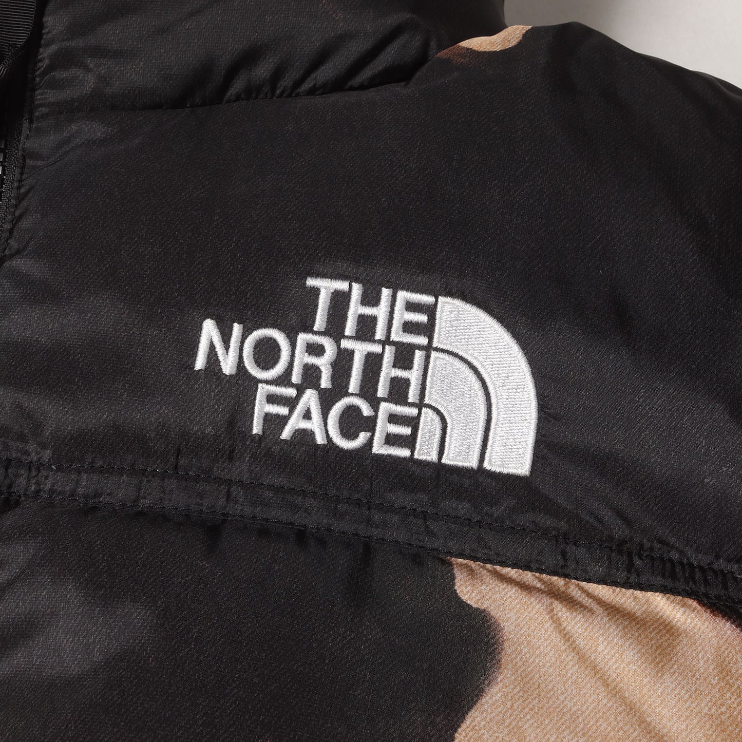 21AW ×THE NORTH FACE ブリーチド デニム プリント ヌプシ ダウンジャケット(Bleached Denim Print Nuptse Jacket)
