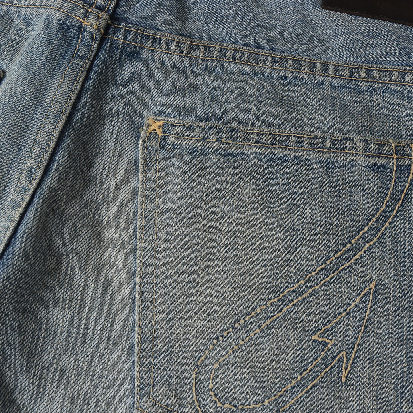 NOMADSパッチ付き ダメージ加工 デニムパンツ