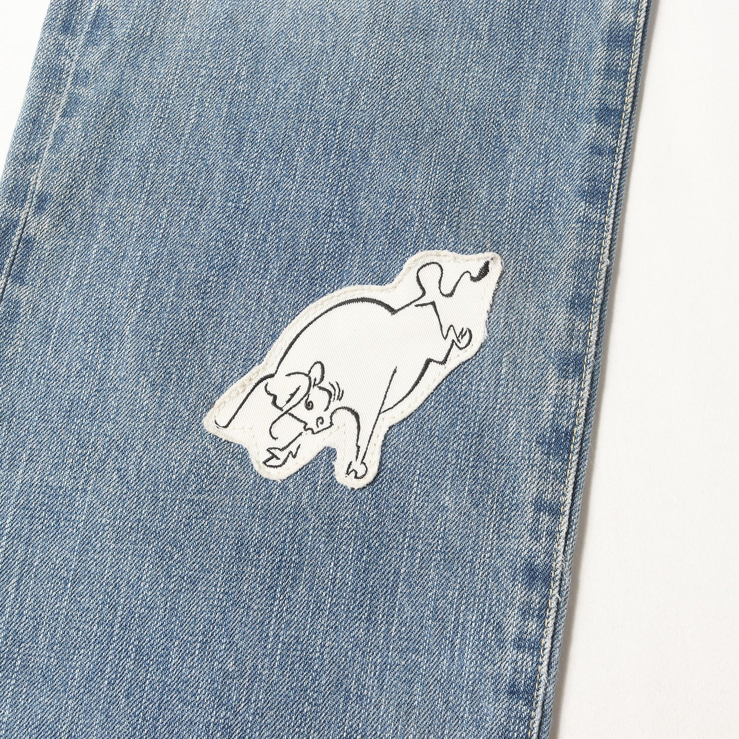 NOMADSパッチ付き ダメージ加工 デニムパンツ