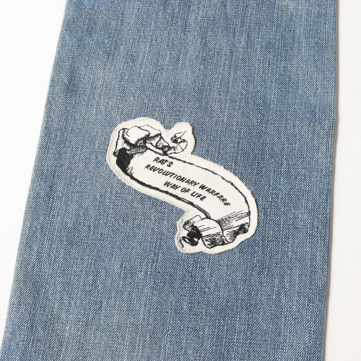 NOMADSパッチ付き ダメージ加工 デニムパンツ