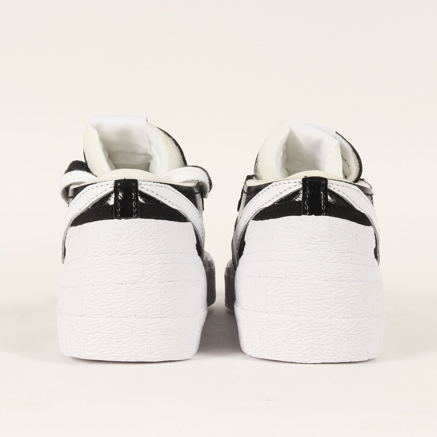 22SS ×NIKE BLAZER LOW / SACAI BLACK PATENT (DM6443-001)