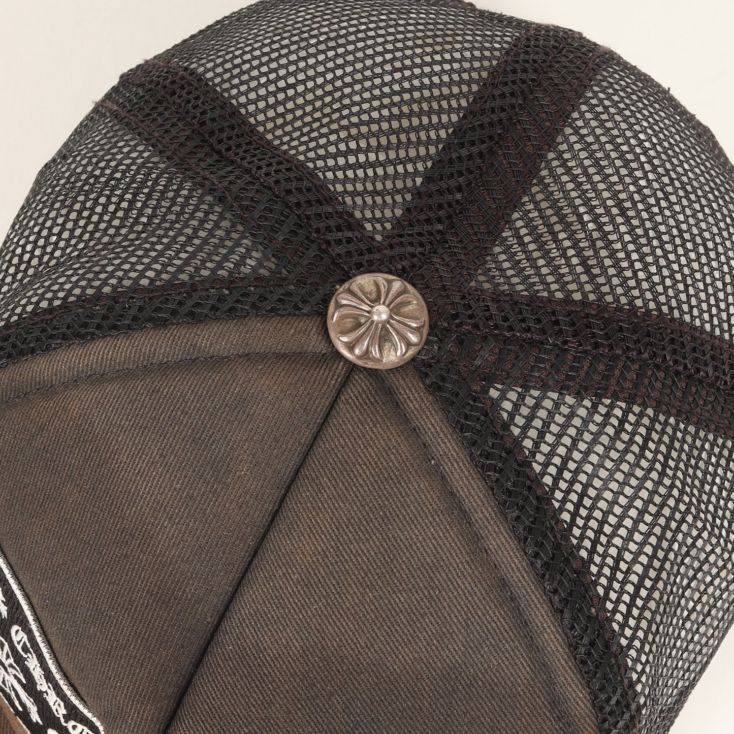 NEW CHワッペン トラッカーメッシュキャップ