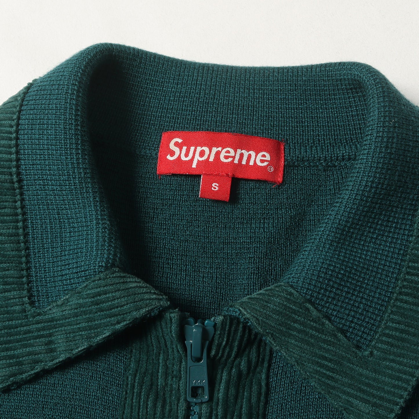 コーデュロイデザイン ジップ ニット セーター(Corduroy Detailed Zip Sweater)