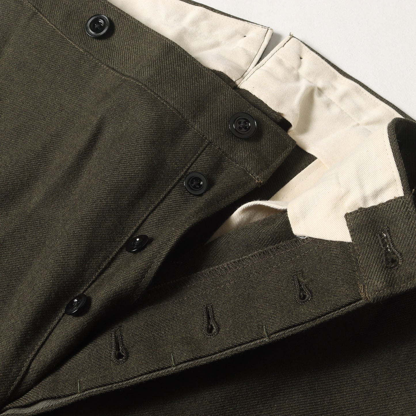 シンチバック付き ウールサージ トラウザーズパンツ