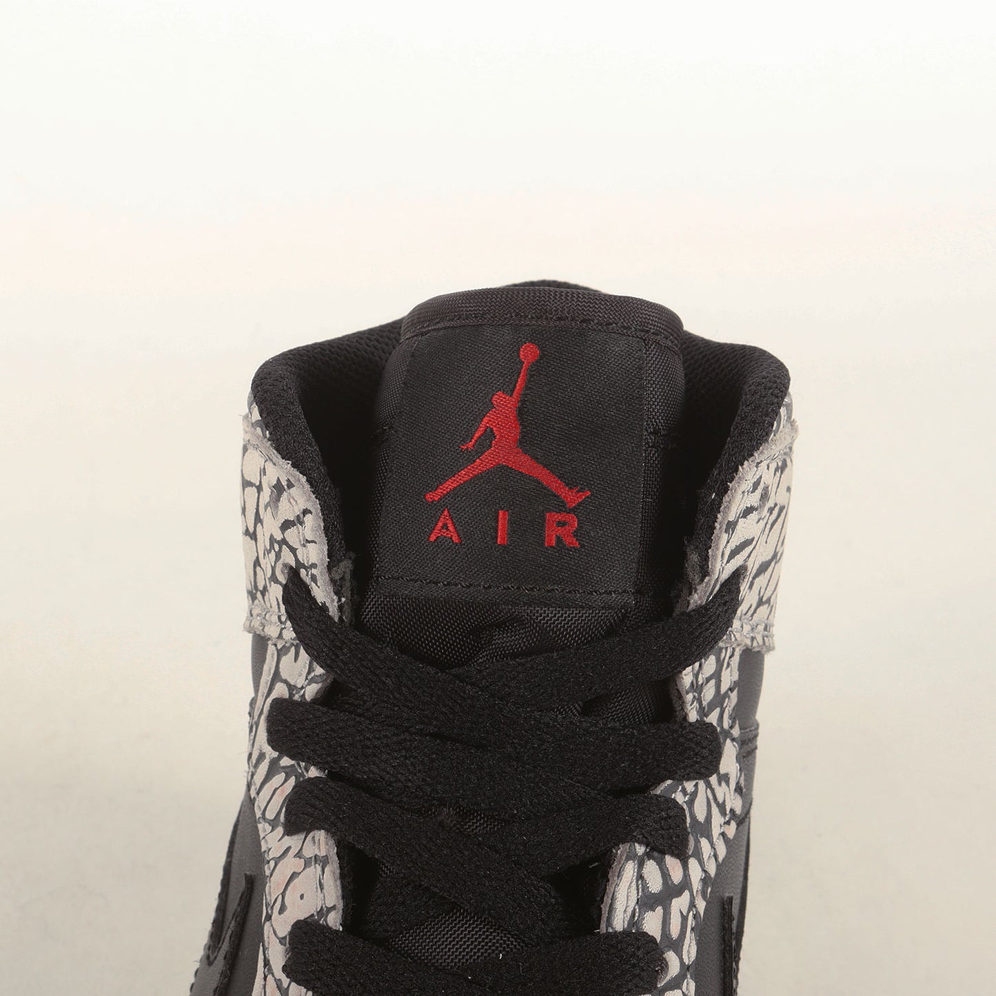 AIR JORDAN 1 RETRO HIGH BLACK CEMENT