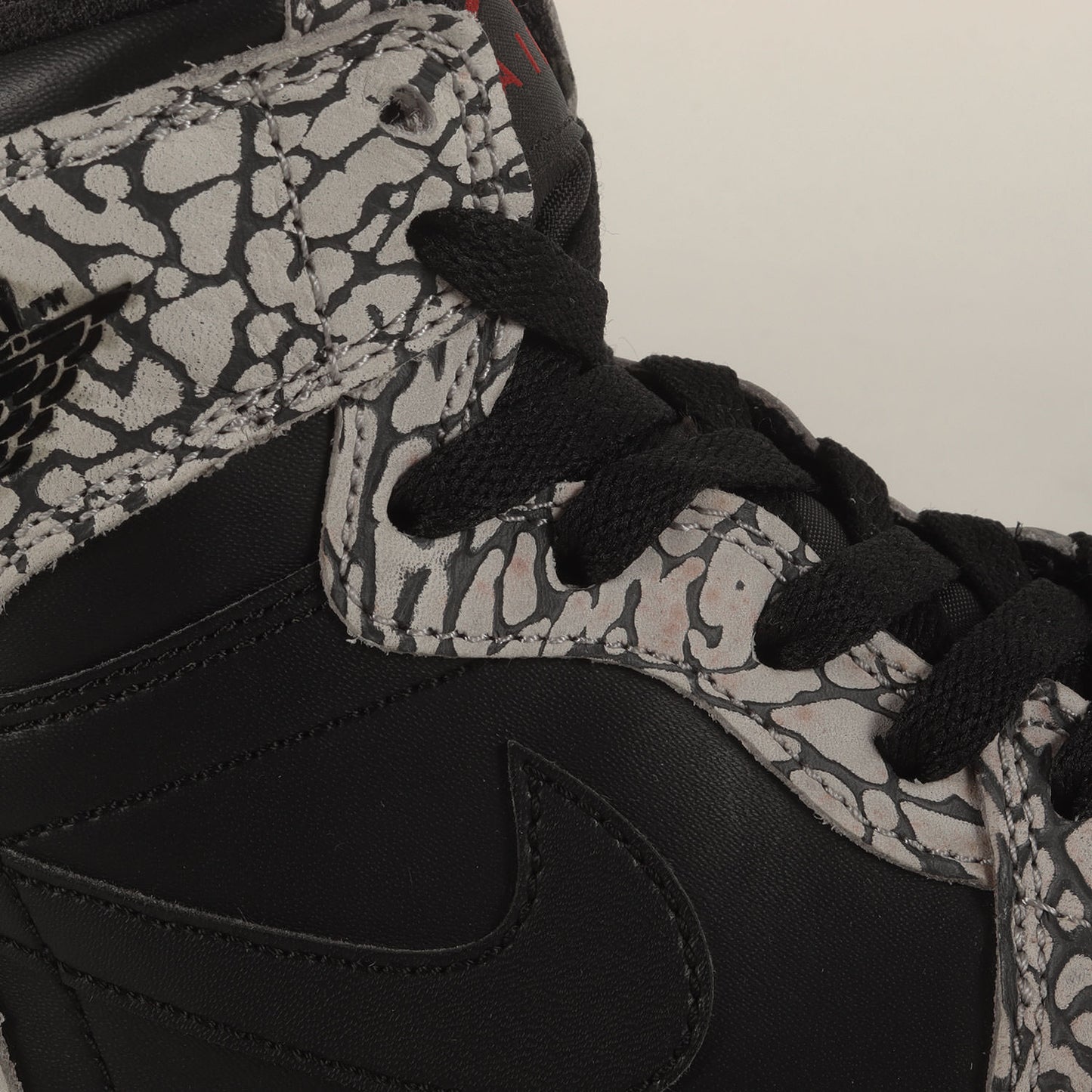 AIR JORDAN 1 RETRO HIGH BLACK CEMENT