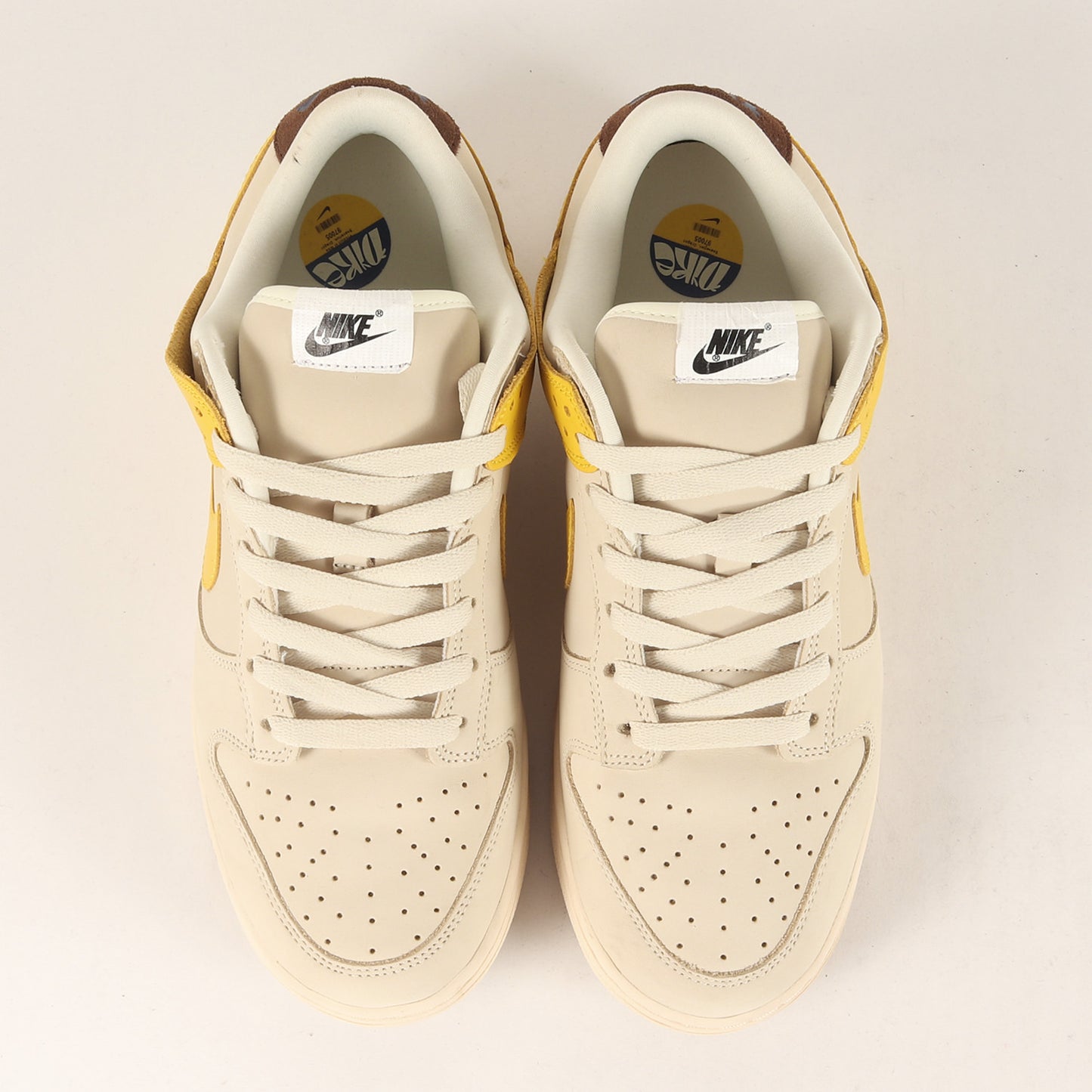 WMNS DUNK LOW LX BANANA (DR5487-100)