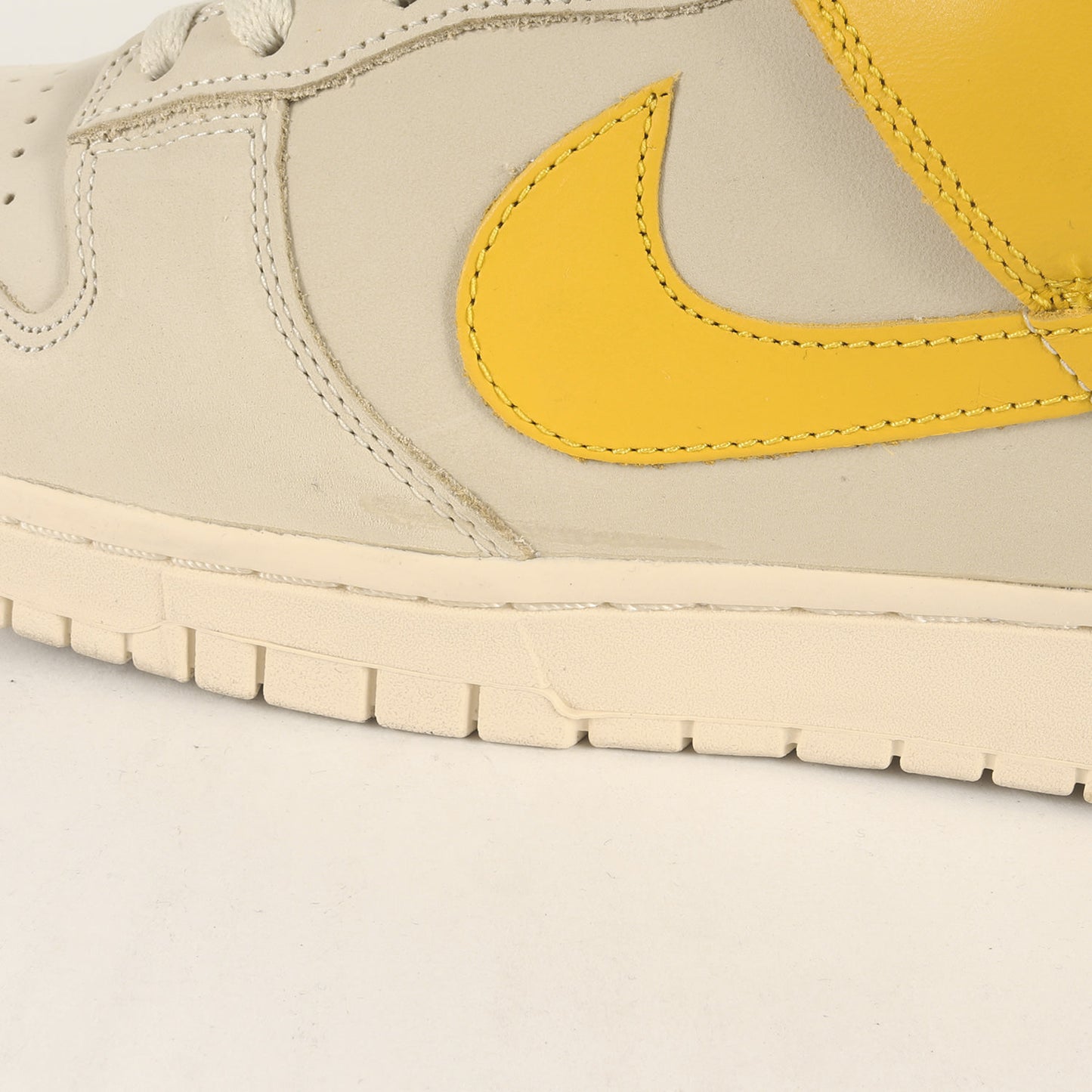 WMNS DUNK LOW LX BANANA (DR5487-100)