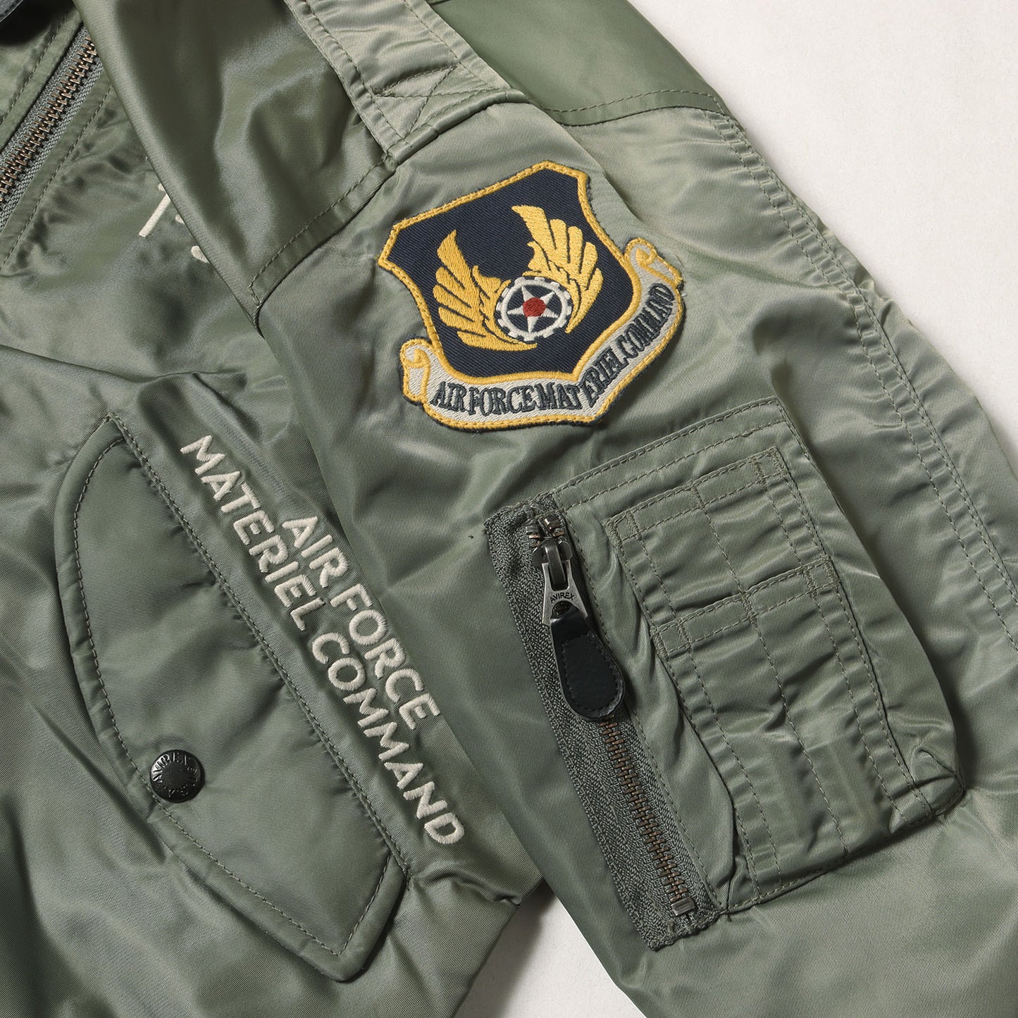 [人気モデル] U.S.AIR FORCE 純正カスタムワッペン L-2B フライトジャケット