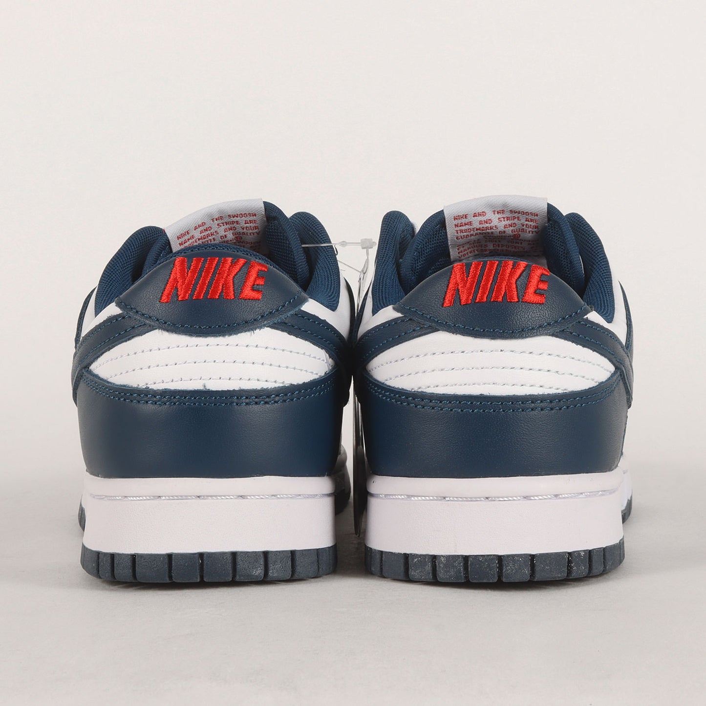 DUNK LOW RETRO ビラノバ大学カラー (DD1391-400)