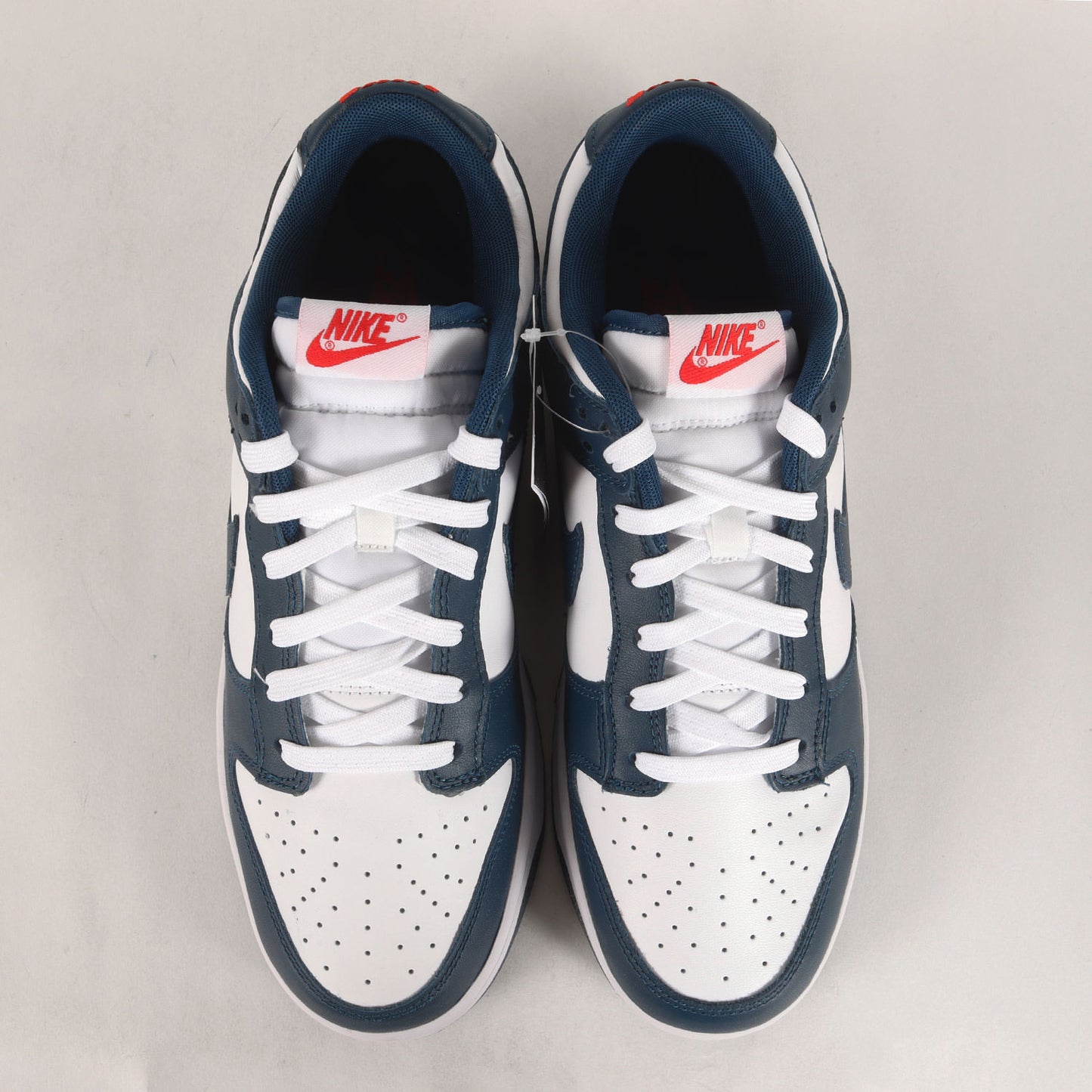 DUNK LOW RETRO ビラノバ大学カラー (DD1391-400)
