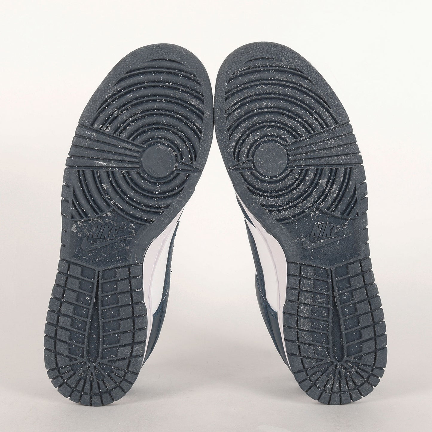 DUNK LOW RETRO ビラノバ大学カラー (DD1391-400)