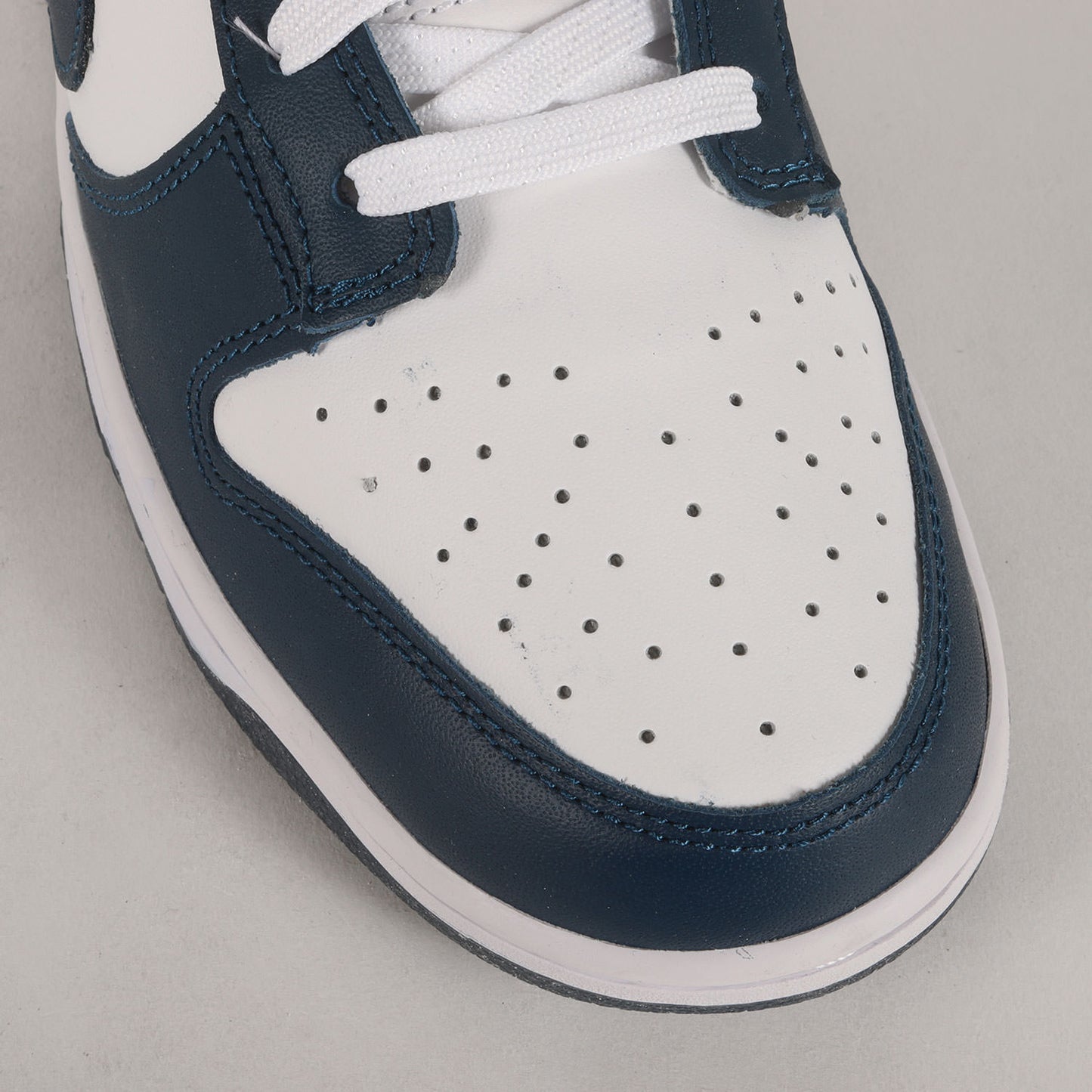 DUNK LOW RETRO ビラノバ大学カラー (DD1391-400)