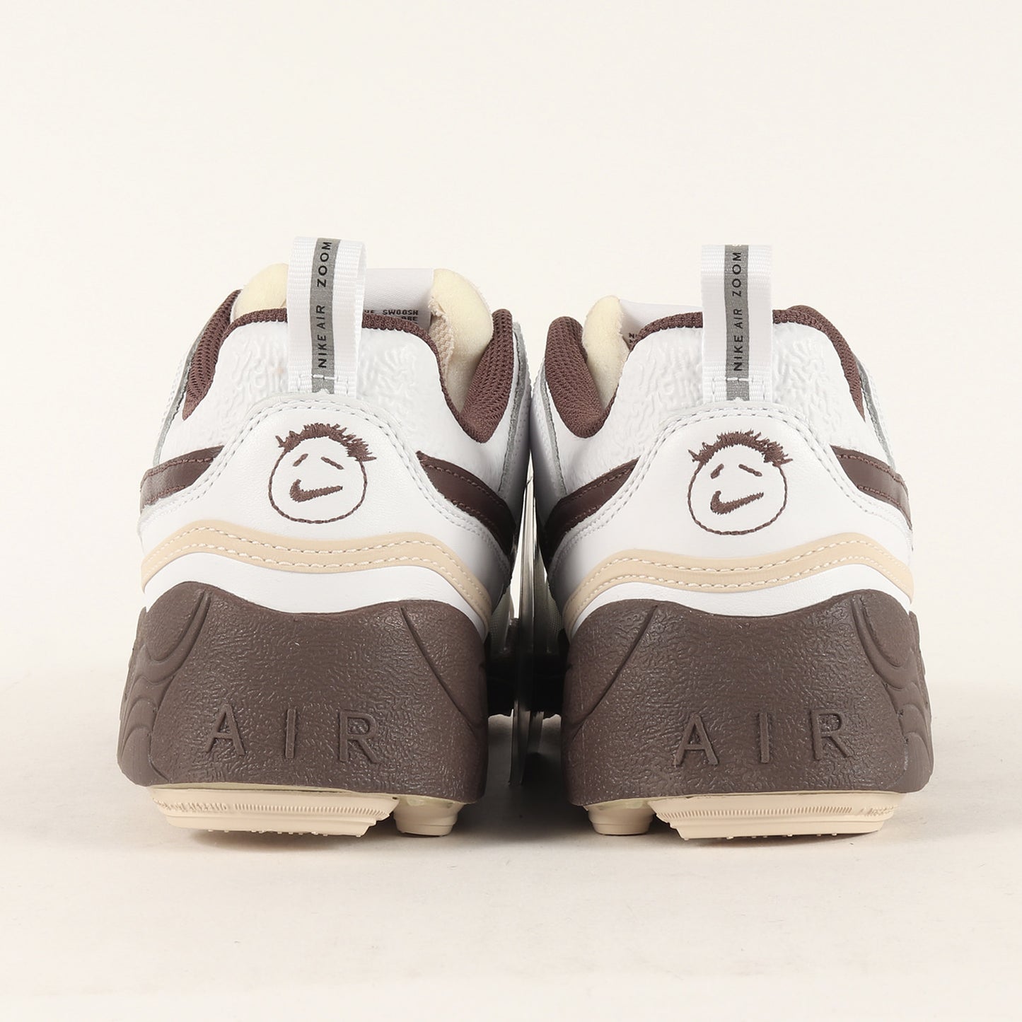 ×Travis Scott ZOOM FIELD JAXX WHITE & LIGHT CHOCOLATE (HQ3073-100)