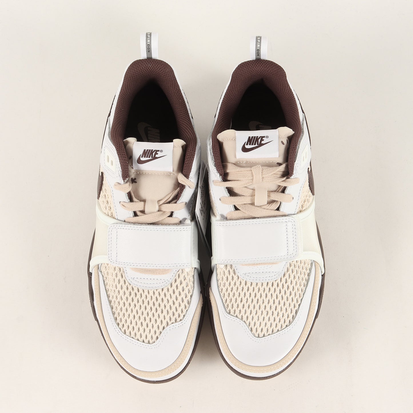 ×Travis Scott ZOOM FIELD JAXX WHITE & LIGHT CHOCOLATE (HQ3073-100)
