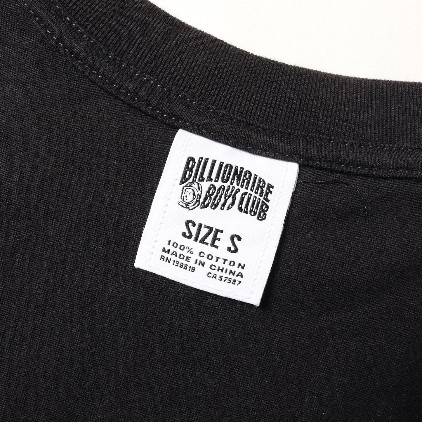 エンブレムロゴ クルーネック Tシャツ