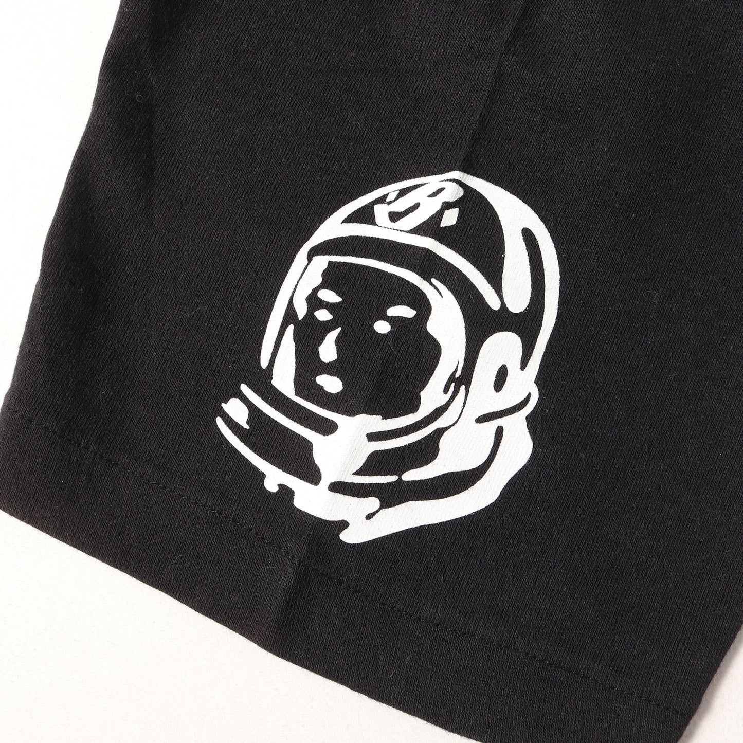 エンブレムロゴ クルーネック Tシャツ