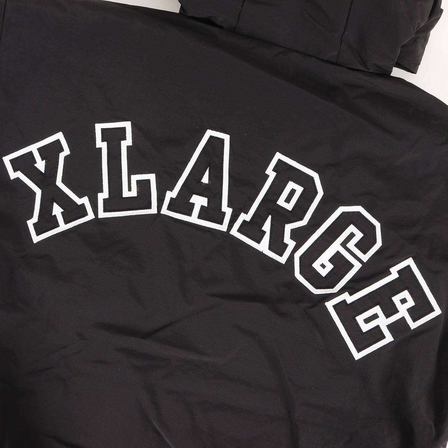 23AW アーチロゴ 裏地キルティング ナイロン ジャケット(NYLON PUFFER JACKET)