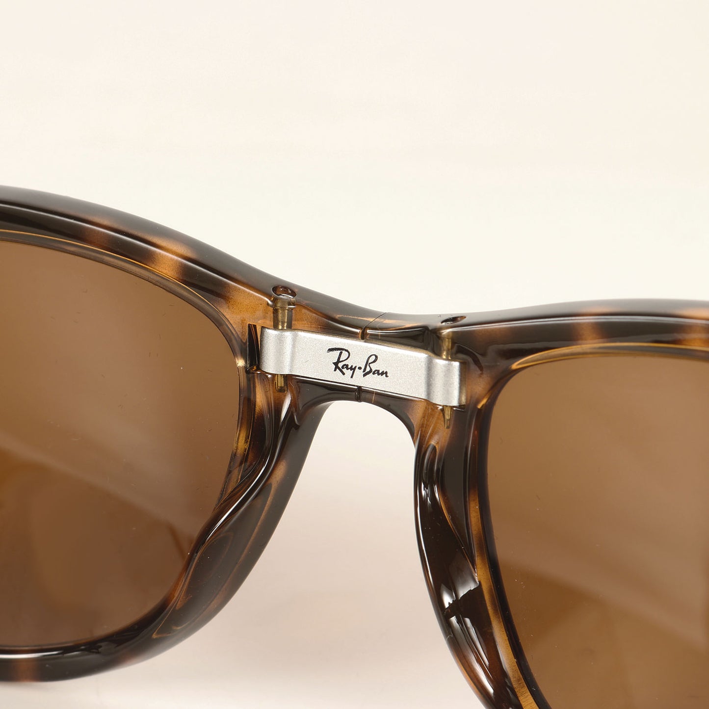 折りたたみ式 ウェイファーラー フォールディング サングラス (WAYFARER FOLDING CLASSIC RB4105 710)