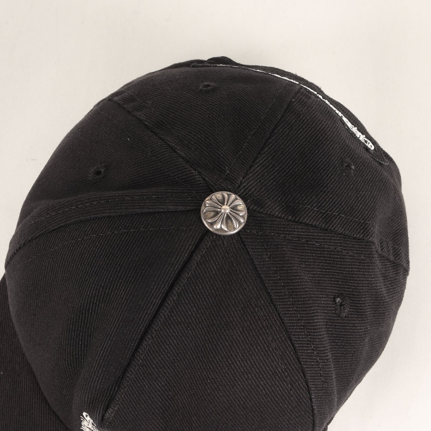 バーティカルロゴ ベースボールキャップ(Vertical Logo Hat)