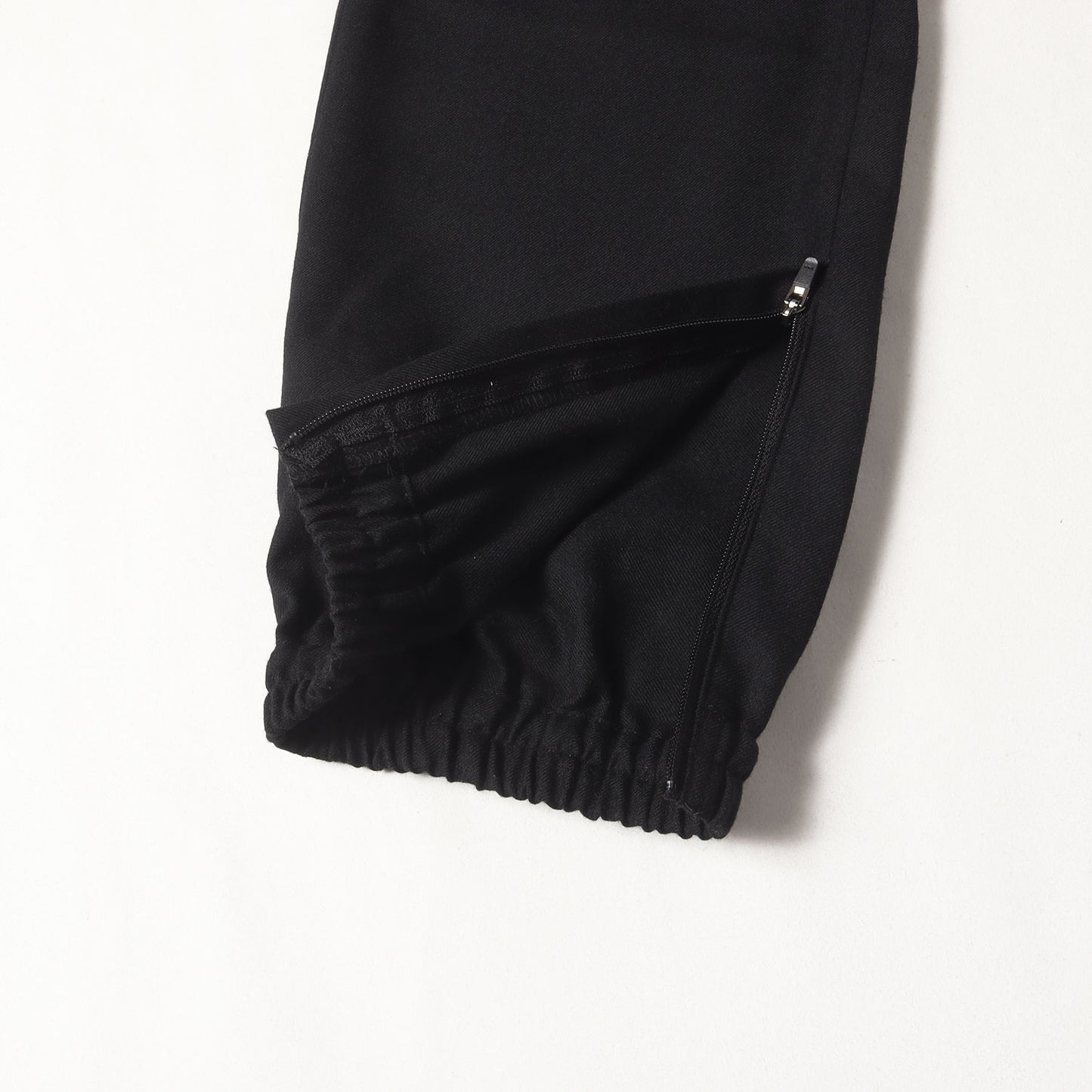 23AW ストレッチ ウールツイル イージーパンツ(STRETCH WOOL HEM SHIRRING STANDARD EASY PANTS)