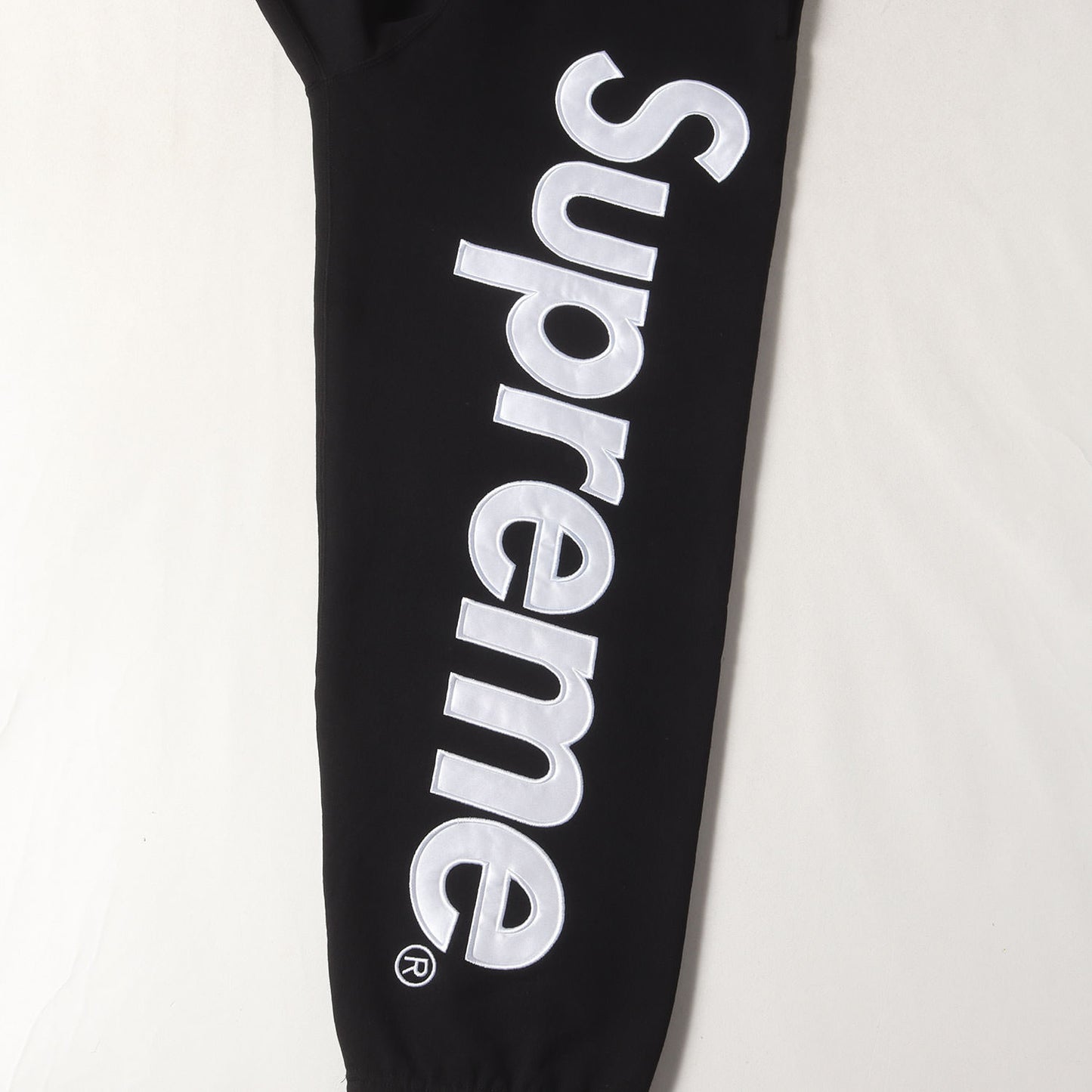 25AW ビッグサテンアップリケ スウェットパンツ(Satin Applique Sweatpant)