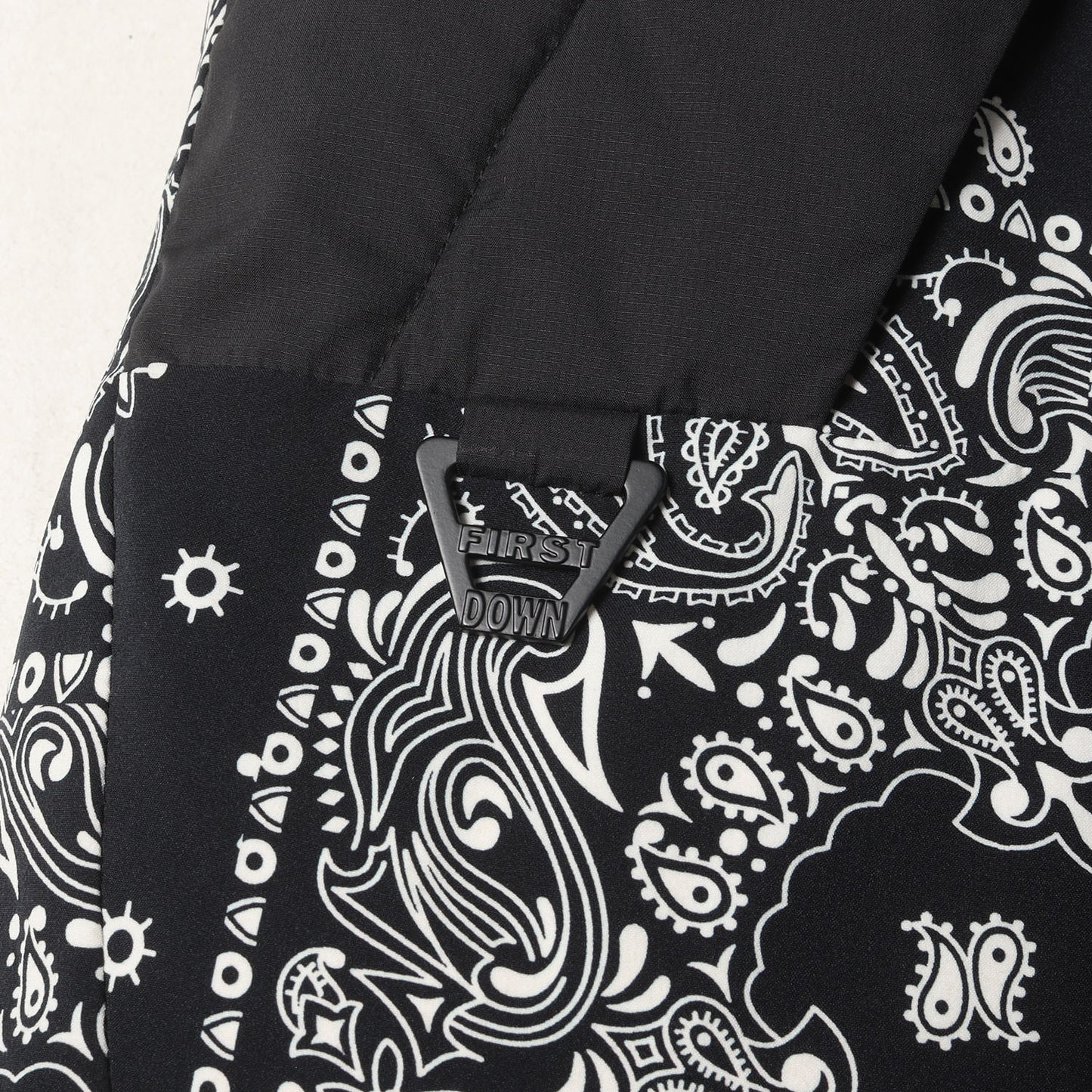 FREAKS STORE別注モデル バンダナ柄 ショート ダウンジャケット